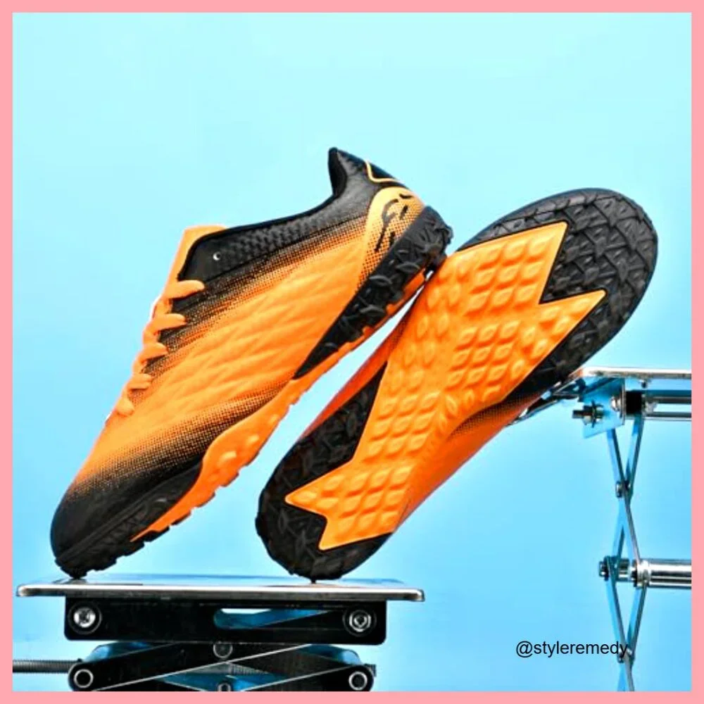 Faux Leather Indoor Soccer Shoes with Gum Rubber Sole for Futsal